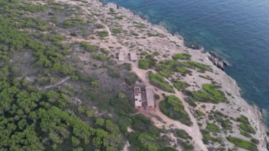 Sardunya uçurumunun tepesinden vuruldu, Grotta dei Baci