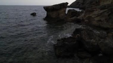 Sardunya uçurumunun tepesinden vuruldu, Grotta dei Baci