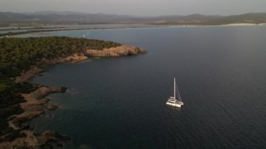 Sardunya uçurumunun tepesinden vuruldu, Grotta dei Baci