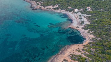 Sardunya 'daki Grotta dei Baci ve Porto Pino' dan fotoğraflar.
