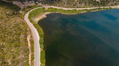 Güney Sardunya Denizi, kristal berrak su ve tekneler