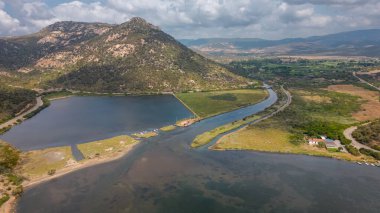 Güney Sardunya Denizi, kristal berrak su ve tekneler