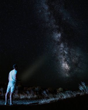 Sardunya 'da bir Ağustos gecesinde yıldızlı gökyüzü