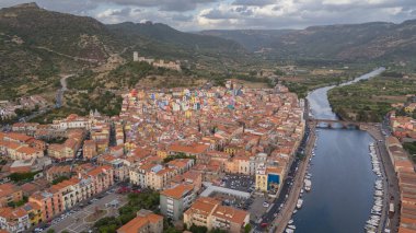 Bosa, Sardinya 'daki İHA' mın fotoğrafları.