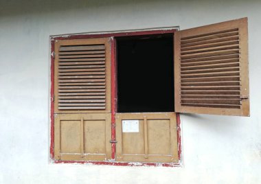 Geleneksel klasik ahşap pencere 