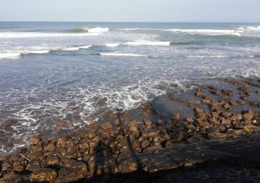Badung naipliğinde Echo Sahili, güneşli bir günde Bali Endonezya