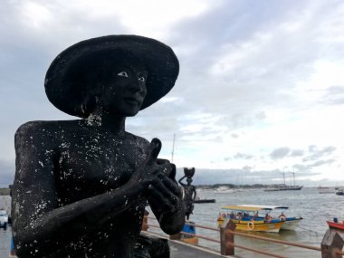 Bali, Endonezya Haziran, 05: 2023: Serangan limanı Denpasar Bali 'de gündüz vakti, birçok yerel ve keşif botuyla.
