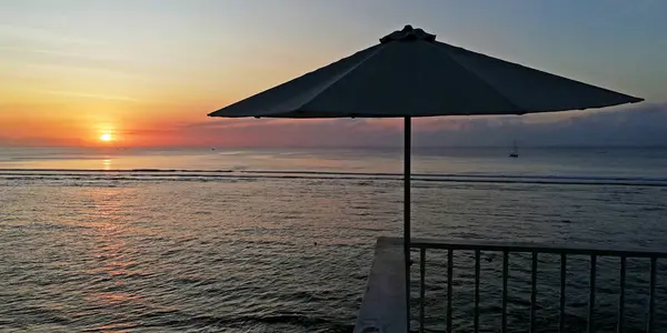 印度尼西亚巴厘岛海滩美丽的落日 — 图库照片