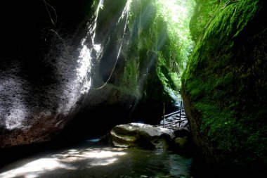 Krisik Şelalesi Bali 'nin Bangli naipliğinde, güzel doğa manzarası ile