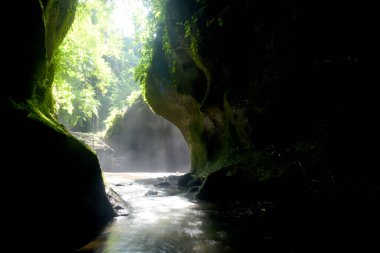 Krisik Şelalesi Bali 'nin Bangli naipliğinde, güzel doğa manzarası ile