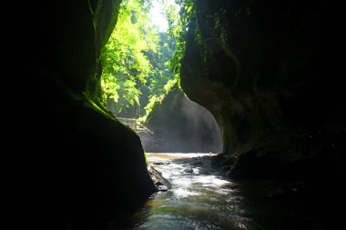 Krisik Şelalesi Bali 'nin Bangli naipliğinde, güzel doğa manzarası ile