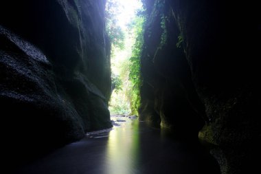 Krisik Şelalesi Bali 'nin Bangli naipliğinde, güzel doğa manzarası ile