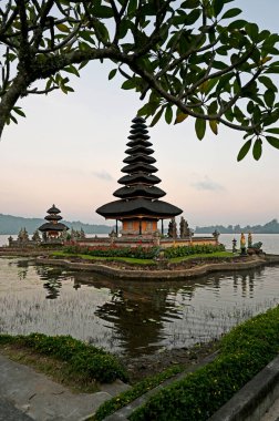 Ulun Danu Tapınağı (Göl Tapınağı), Bedugul İlçesi, Tabanan, Endonezya Krallığı 