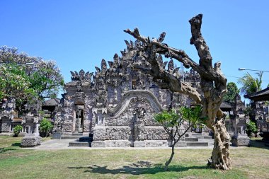 Bali Endonezya 'nın Buleleng naipliğindeki Sangsit köyündeki eşsiz ve eski pirinç tanrıçası Beji tapınağı.