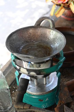 Gümüş mücevher yapımında kullanılan alet ve gereçler.