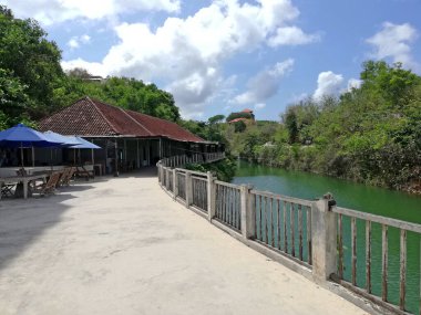 Rüya Diyarı Sahili, Uluwatu bölgesinde, güzel kaya oluşumuyla, güzel havalarda.