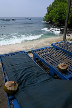 Bali, Endonezya - 24 Mart 2025: Bali 'nin Karangasem kıyısındaki Blue Lagoon Plajı, açık havada birçok şnorkelle yüzme ve dalış aktiviteleri