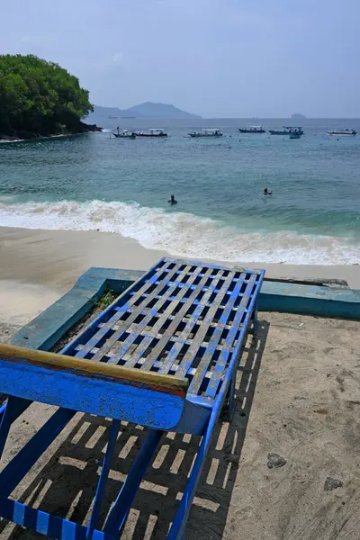 Bali, Endonezya - 24 Mart 2025: Bali 'nin Karangasem kıyısındaki Blue Lagoon Plajı, açık havada birçok şnorkelle yüzme ve dalış aktiviteleri