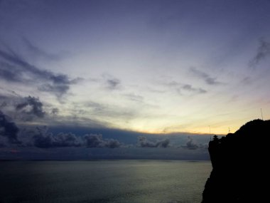 Bali Endonezya 'nın Badung naipliğindeki güzel Uluwatu tapınağı