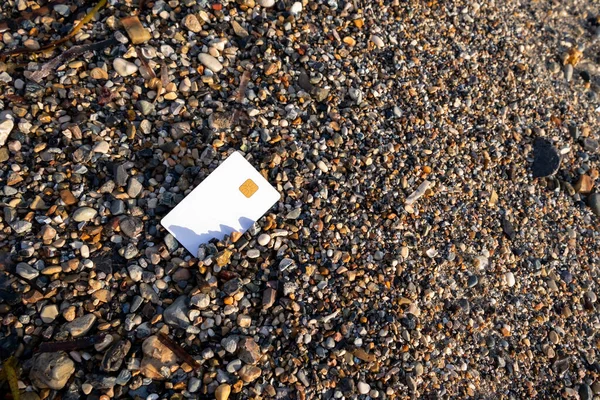White Bank Card Lies Sand Pebble Beach Sunset Moraitika Corfu — Stock Photo, Image