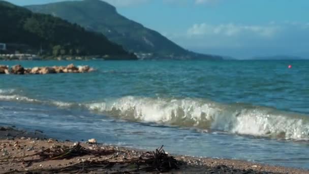 Żwirowa Plaża Morskie Fale Morza Jońskiego Moraitika Korfu Grecja Wysokiej — Wideo stockowe