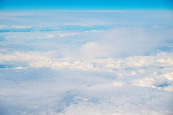 Widok Boeinga 737 Max Chmury Białego Powietrza Jasne Błękitne Niebo — Zdjęcie stockowe