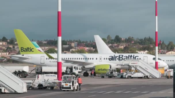 Kerkyra Greece 2022 View Corfu Airport Green Plane Airbaltic Parking — ストック動画