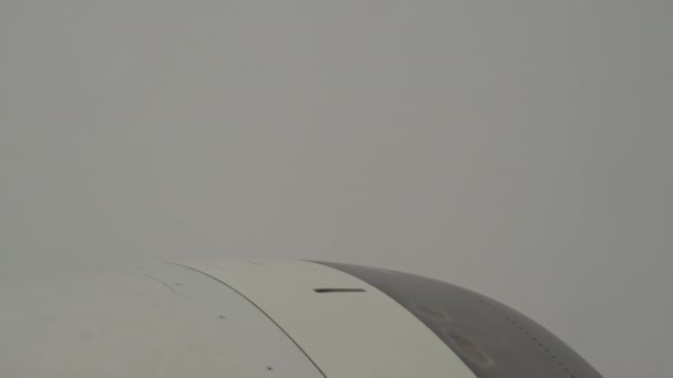 View Boeing Thick Gray Clouds Sky Visible Turbulence Bad Weather — Vídeo de Stock