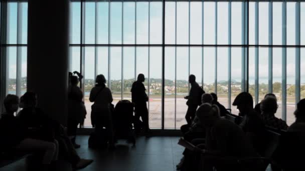 Kerkyra Greece 2022 Silhouettes People Hand Luggage Tickets Waiting Departure — Vídeos de Stock