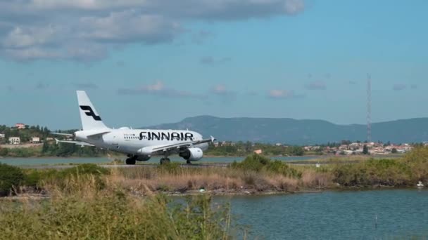 Kerkyra Grecja 2022 Lotnisko Korfu Samolot Linii Finnair Przygotowuje Się — Wideo stockowe