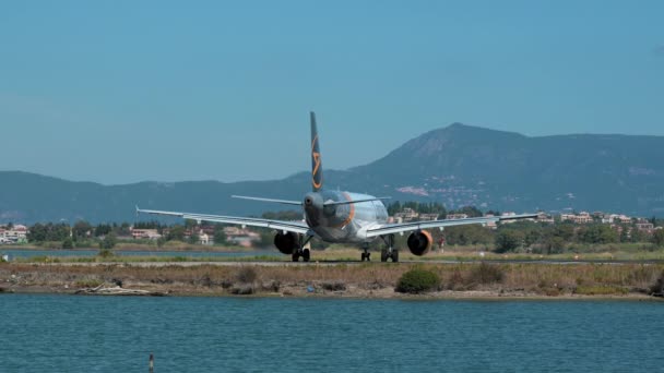 Kerkyra ギリシャ 2022年9月24日 コーフ空港 コンドル プレーン最も短い着陸滑走路から離陸する準備をします 高品質4K映像 — ストック動画
