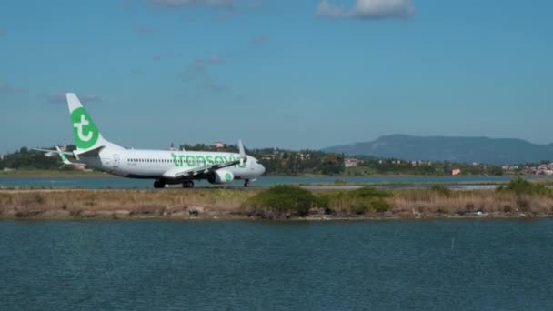 Kerkyra Greece 2022 Corfu Airport Transavia Plane Take Shortest Landing — стоковое видео