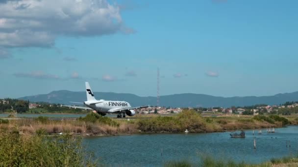 Kerkyra Grekland 2022 Korfu Flygplats Finnairs Flygplan Förbereder Start Från — Stockvideo