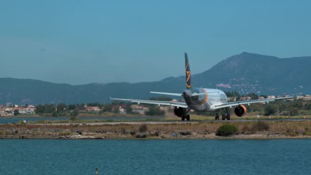 Kerkyra Griekenland 2022 Corfu Airport Condor Vliegtuig Stijgen Vanaf Kortste — Stockvideo