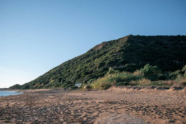 Kounoulaサンディビーチと山 コーフ ギリシャ 高品質の写真 — ストック写真