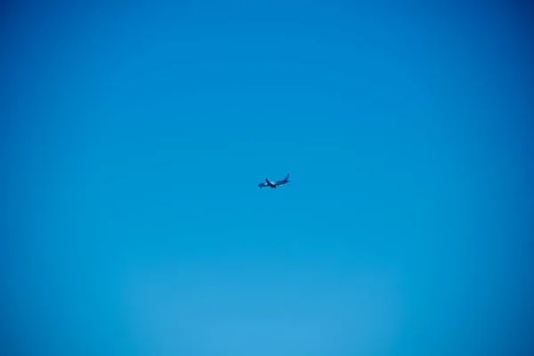 Moraitika Yunanistan 2022 Çok Uzak Mavi Gökyüzünde Uui Uçağı Yüksek — Stok fotoğraf