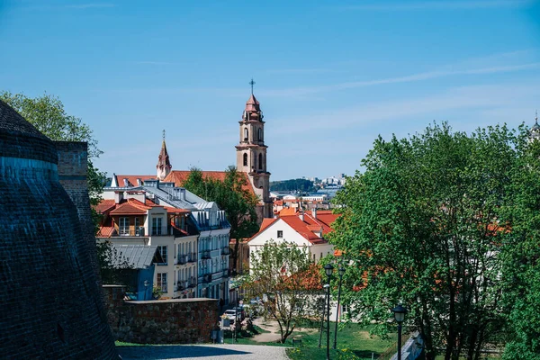 Вильнюс Литва 2023 Вид Старый Город Церковью Высокое Качество Фото — стоковое фото
