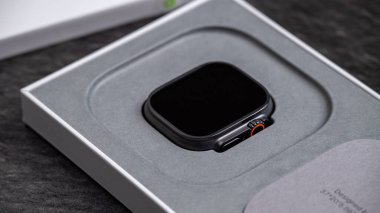 Jurmala, Letonya 11.01.2025: New Apple Watch Ultra 2 Black Titanium. Yeni Smartwatch Özellikleri Parlak Tasarım ve Gelişmiş Teknoloji Modern Yaşam Tarzları İçin Mükemmel. Yüksek kalite fotoğraf