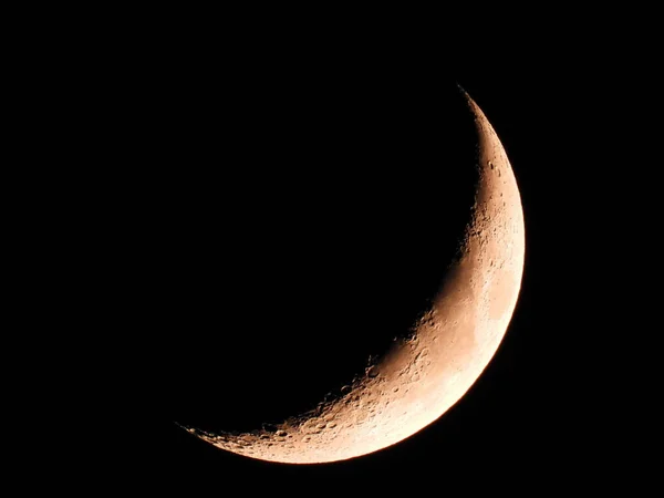 Woskowanie Crescent Quarter Moon Astronomii Czarnego Nieba — Zdjęcie stockowe