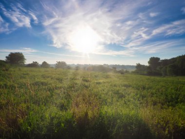 Bir Yaz Günü 'nde Çayırda Gün Doğumu