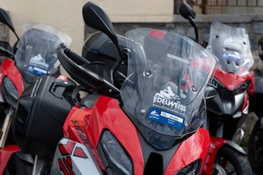 Heraklion, Girit, Yunanistan, AB. 2023. Motosikletle ön tarafı kapatın. Kiralık bir motosiklet kiralama şirketi..