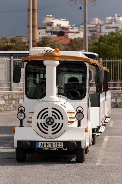 Heraklion Kréta Řecko 2023 Bílý Turistický Silniční Vlak Pro Turné — Stock fotografie