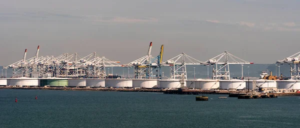 프랑스 유럽의 르아브르입니다 2023 프랑스 르아브르 항구에 컨테이너 두루미들 — 스톡 사진