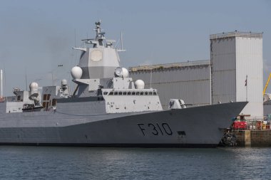 Devonport tersanesi, Plymouth, Devon, İngiltere, İngiltere. 6 Eylül 2023. Norveç donanmasının bir firkateyni Devonport rıhtımında, Plymouth, İngiltere