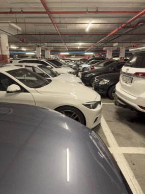 Cape Town Güney Afrika. 5 Mart 2024. Rıhtım bölgesindeki yeraltı otoparkı..
