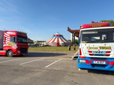 İngiltere Southampton 'da. 10.05.2025. Güney İngiltere 'ye büyük kamyonlar ve açık artırmayla sirk geliyor..