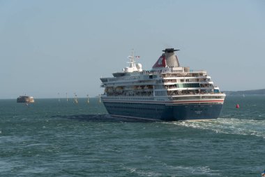 Portsmouth İngiltere. 15.06.2025. Balmoral. 1988 'de yapılmış bir yolcu gemisi. Solent' le Portsmouth 'tan çıkıyor.