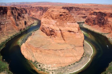 Horseshoe Virajı. Fotoğraf güneşli havada.