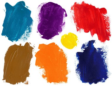 Beyaz arka planda çeşitli tonlarda el yapımı akrilik ve yağlı boya darbeleri. Yaratıcı projeler ve dijital sanat için canlı ve sanatsal bir doku