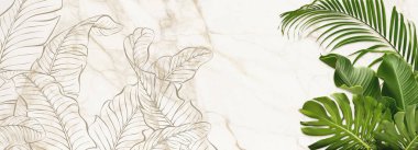 Doğal konsepte sahip ürün sergisi, Golden Calacatta mermer dokusu arka planında tropikal yapraklar. Reklam ve yaratıcılık için malzeme.